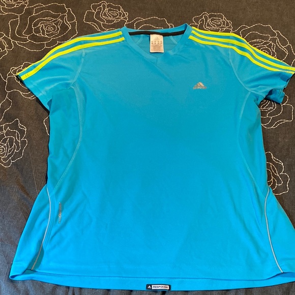 Dri-fit adidas shirt in turquoise (looks bluer in pic) - Picture 1 of 5